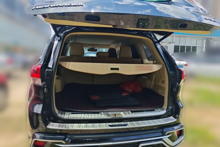 Used Toyota Highlander 2018 2.0T Four-Wheel Drive Luxury Edition 7 Seats China V Emission Standard Trunk