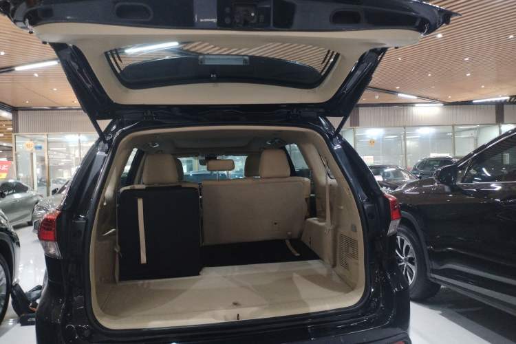 Used Toyota Highlander 2018 2.0T Four-Wheel Drive Luxury Edition 7 Seats China V Emission Standard Trunk
