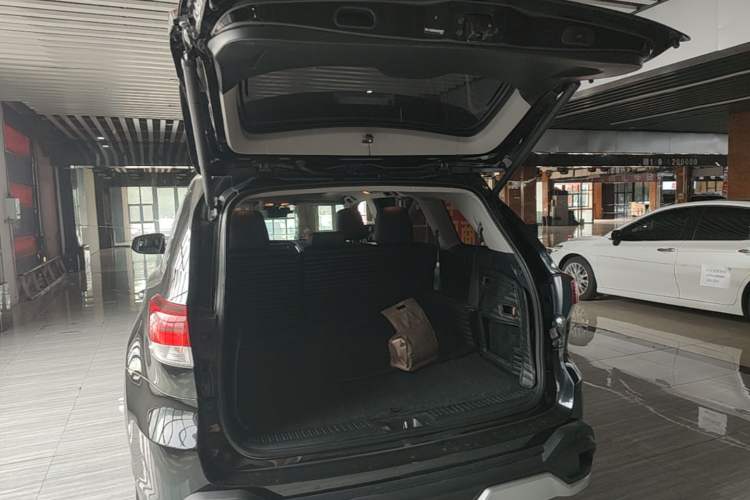 Used Toyota Highlander 2018 2.0T Four-Wheel Drive Luxury Version 7 Seats China VI Standard Trunk