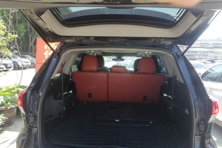 Used Toyota Highlander 2018 2.0T Four-Wheel Drive Luxury Edition 7 Seats China V Emission Standard Trunk