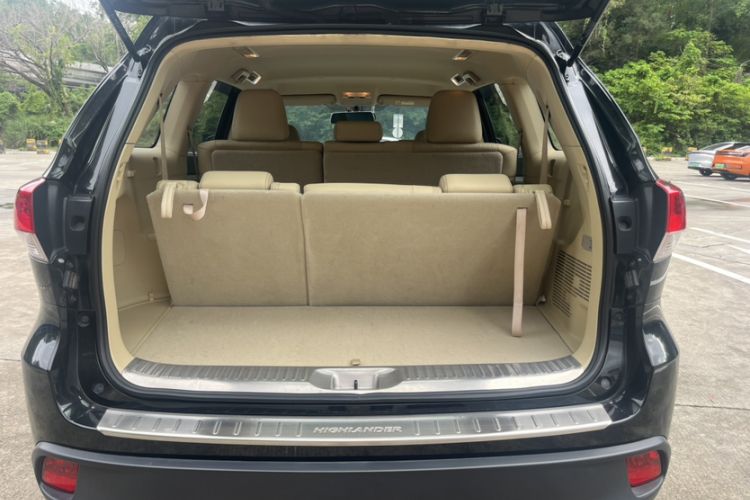 Used Toyota Highlander 2018 2.0T Two-Wheel Drive Elite Edition 7 Seats China VI Standard Trunk
