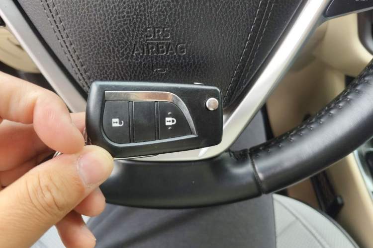 Used Toyota Highlander 2018 2.0T Two-Wheel Drive Elite Version 5 Seats China VI Standard Vehicle Key