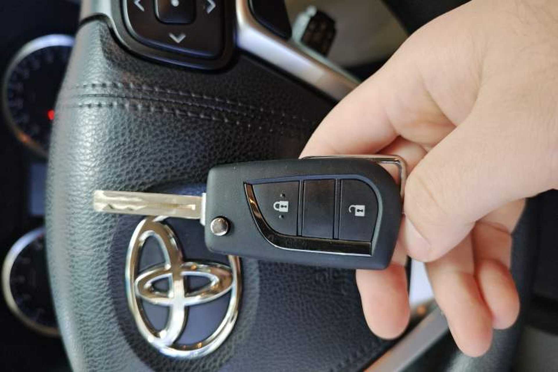 Used Toyota Highlander 2018 2.0T Two-Wheel Drive Elite Edition 7 Seats China VI Standard Vehicle Key