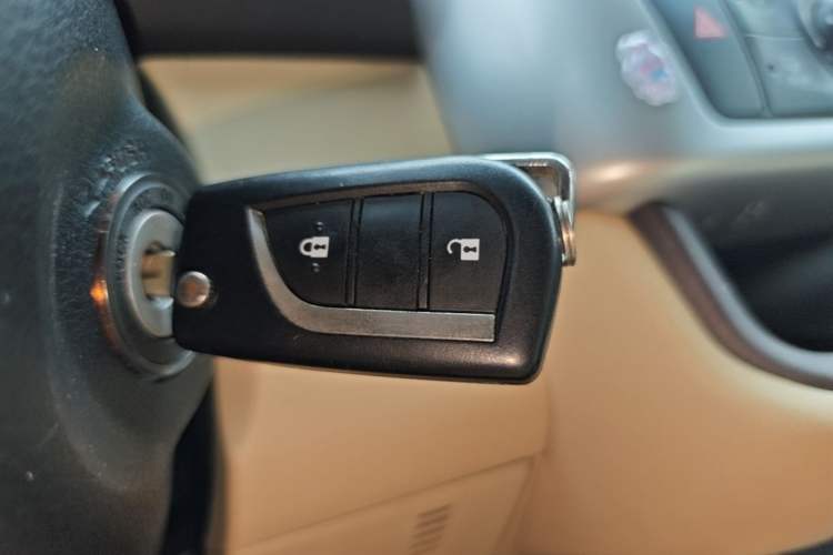 Used Toyota Highlander 2018 2.0T Two-Wheel Drive Elite Version 5 Seats China VI Standard Vehicle Key