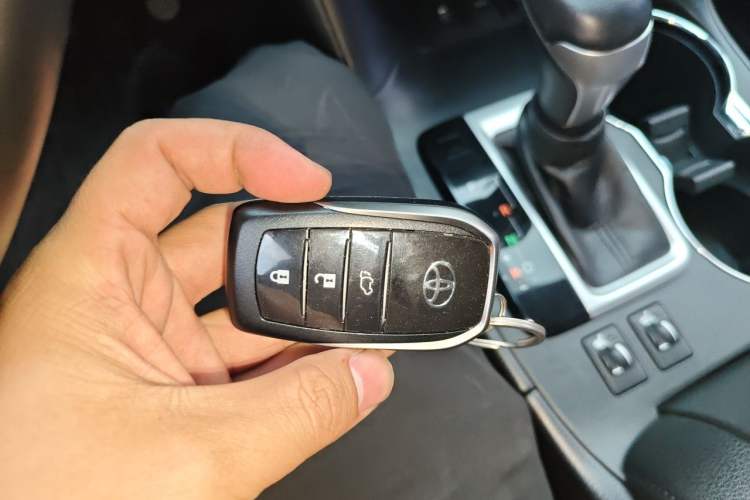Used Toyota Highlander 2018 2.0T Four-Wheel Drive Supreme Edition 7-Seater China VI Vehicle Key