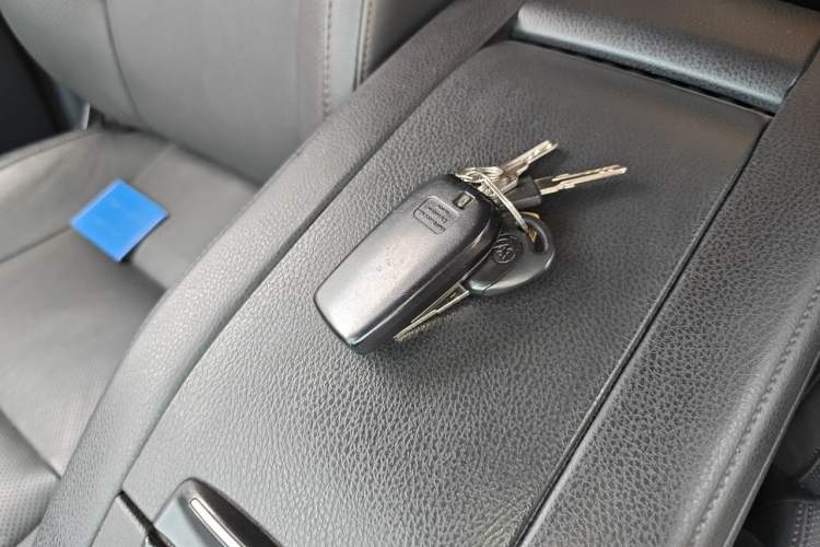 Used Toyota Highlander 2018 2.0T Two-Wheel Drive Luxury Edition 7 Seats China VI Standard Vehicle Key