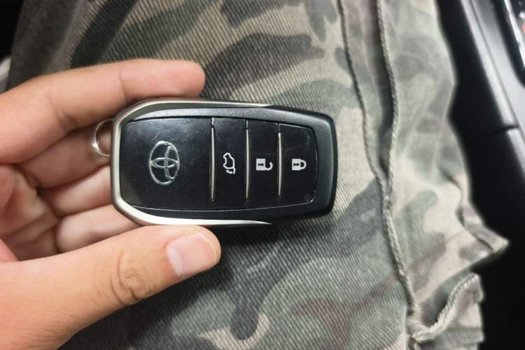 Used Toyota Highlander 2018 2.0T Four-Wheel Drive Supreme Edition 7-Seater China VI Vehicle Key