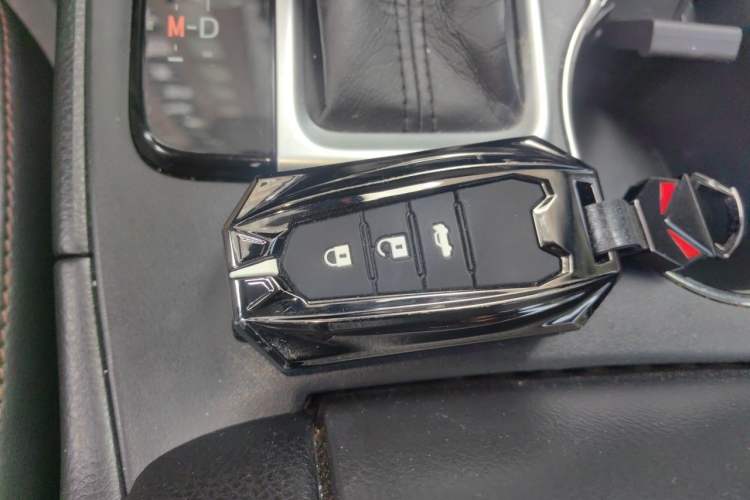 Used Toyota Highlander 2018 2.0T Four-Wheel Drive Prestige Version 7 Seats China VI Standard Vehicle Key