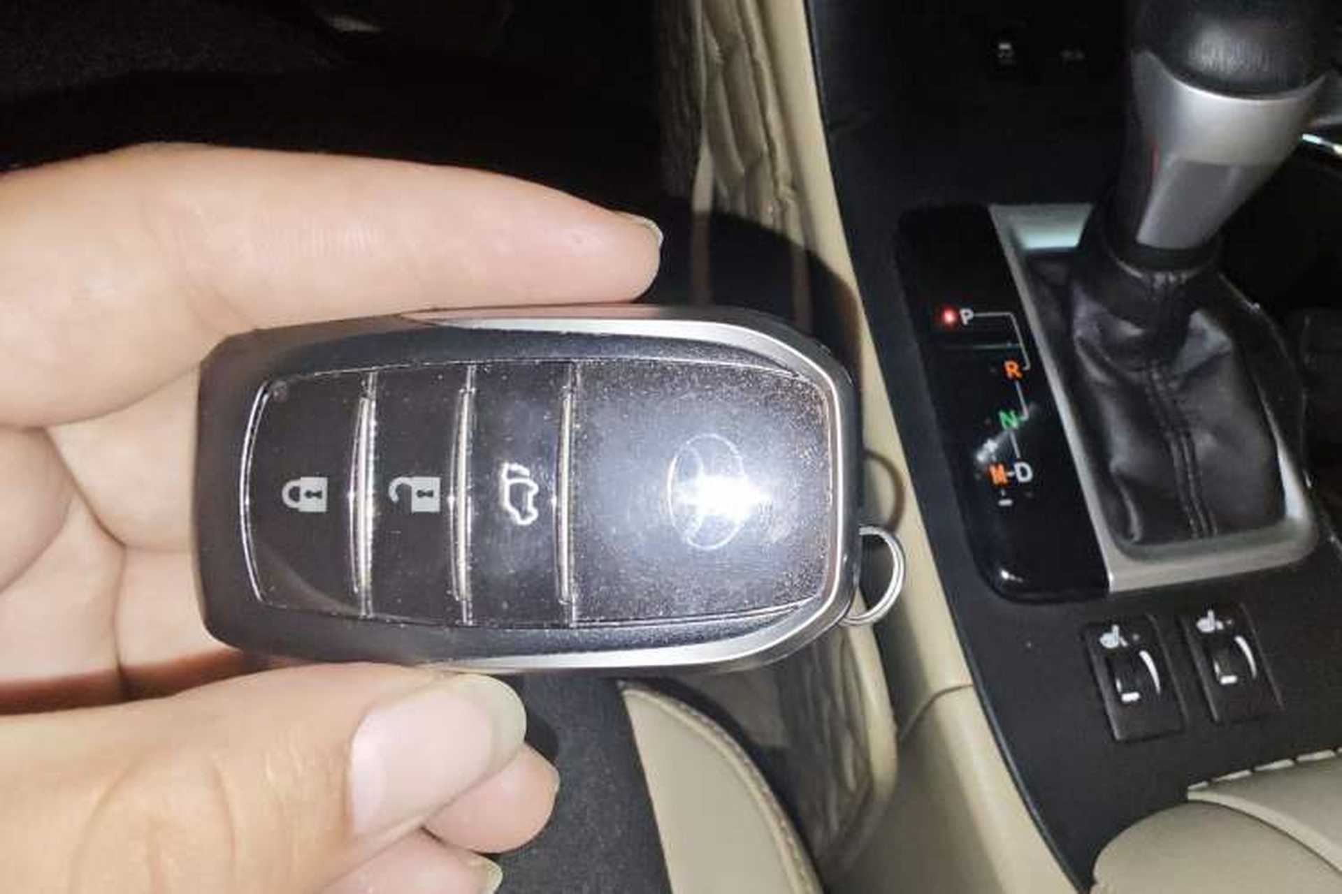 Used Toyota Highlander 2018 2.0T Four-Wheel Drive Prestige Version 7 Seats China V Emission Standard Vehicle Key