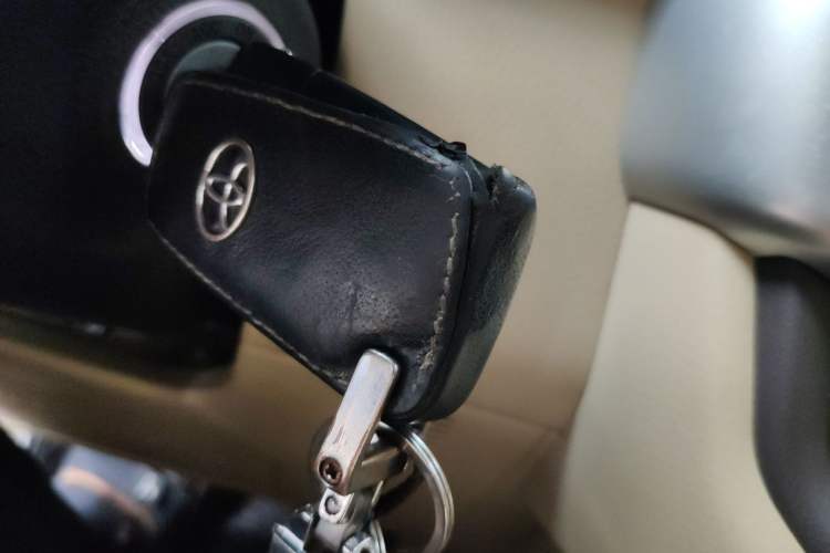 Used Toyota Highlander 2018 2.0T Two-Wheel Drive Elite Version 5 Seats China VI Standard Vehicle Key