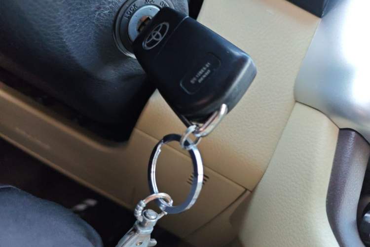 Used Toyota Highlander 2018 2.0T Four-Wheel Drive Elite Edition 7 Seats China VI Standard Vehicle Key