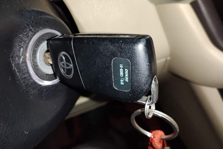 Used Toyota Highlander 2018 2.0T Two-Wheel Drive Elite Version 5 Seats China VI Standard Vehicle Key