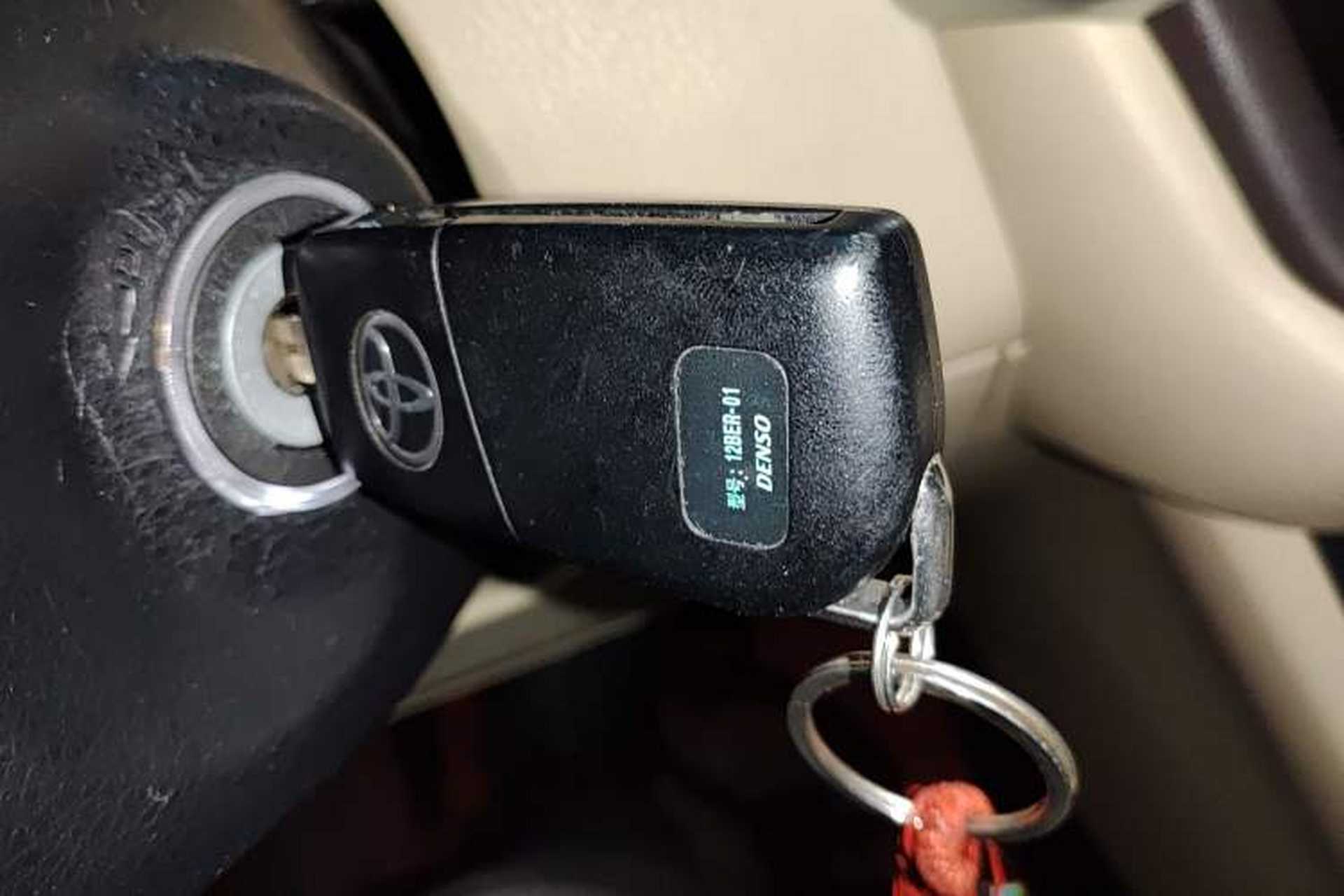 Used Toyota Highlander 2018 2.0T Two-Wheel Drive Elite Version 5 Seats China VI Standard Vehicle Key