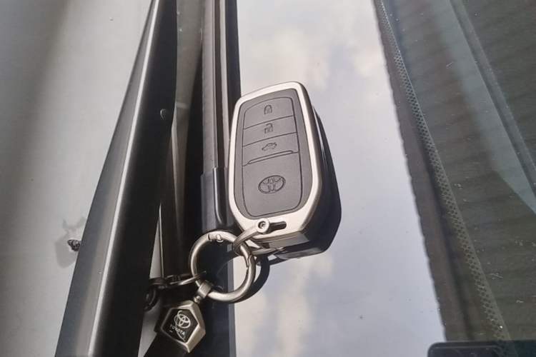 Used Toyota Highlander 2018 2.0T Four-Wheel Drive Elite Edition 7 Seats China V Standard Vehicle Key