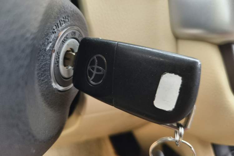 Used Toyota Highlander 2018 2.0T Two-Wheel Drive Elite Edition 5 Seats Emission Standard China V Vehicle Key