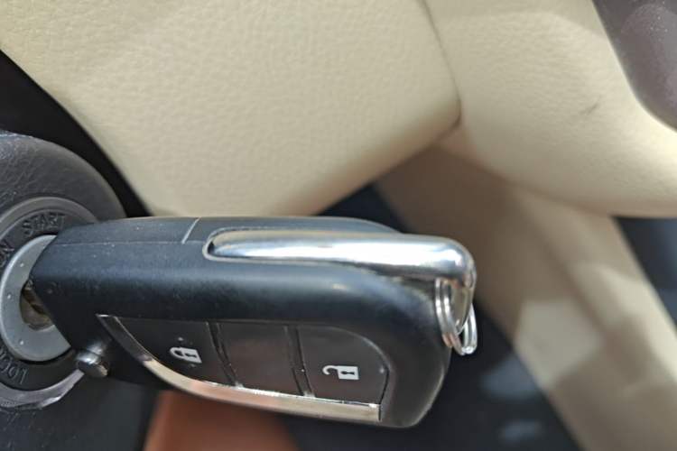 Used Toyota Highlander 2018 2.0T Two-Wheel Drive Elite Edition 5 Seats Emission Standard China V Vehicle Key