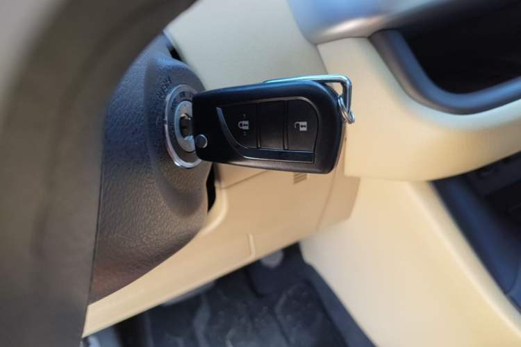 Used Toyota Highlander 2018 2.0T Two-Wheel Drive Elite Version 5 Seats China VI Standard Vehicle Key