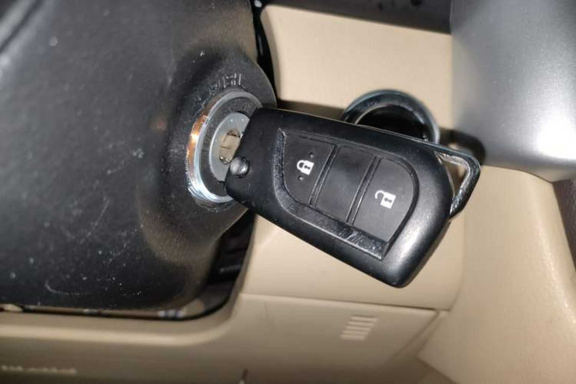 Used Toyota Highlander 2018 2.0T Four-Wheel Drive Elite Edition 7 Seats China V Standard Vehicle Key