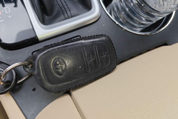 Used Toyota Highlander 2018 2.0T Four-Wheel Drive Luxury Edition 7 Seats China V Emission Standard Vehicle Key