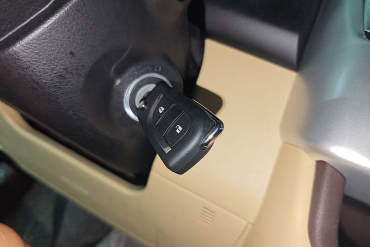 Used Toyota Highlander 2018 2.0T Four-Wheel Drive Elite Edition 7 Seats China VI Standard Vehicle Key