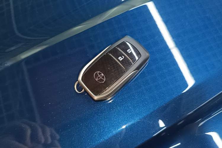 Used Toyota Highlander 2018 2.0T Two-Wheel Drive Luxury Edition 7 Seats China VI Standard Vehicle Key