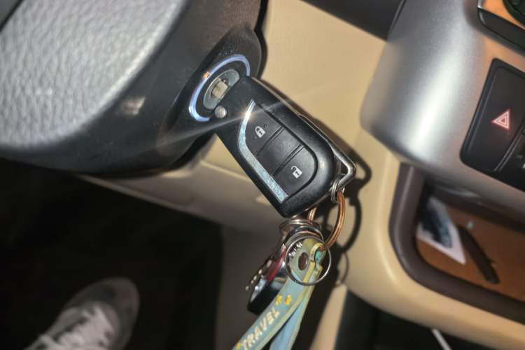 Used Toyota Highlander 2018 2.0T Two-Wheel Drive Elite Version 5 Seats China VI Standard Vehicle Key