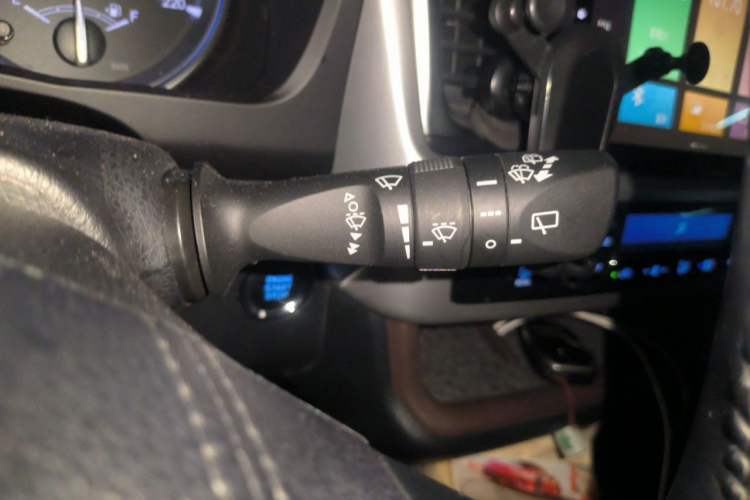 Used Toyota Highlander 2018 2.0T Four-Wheel Drive Knight Edition 7 Seats China VI Standard Vehicle Key