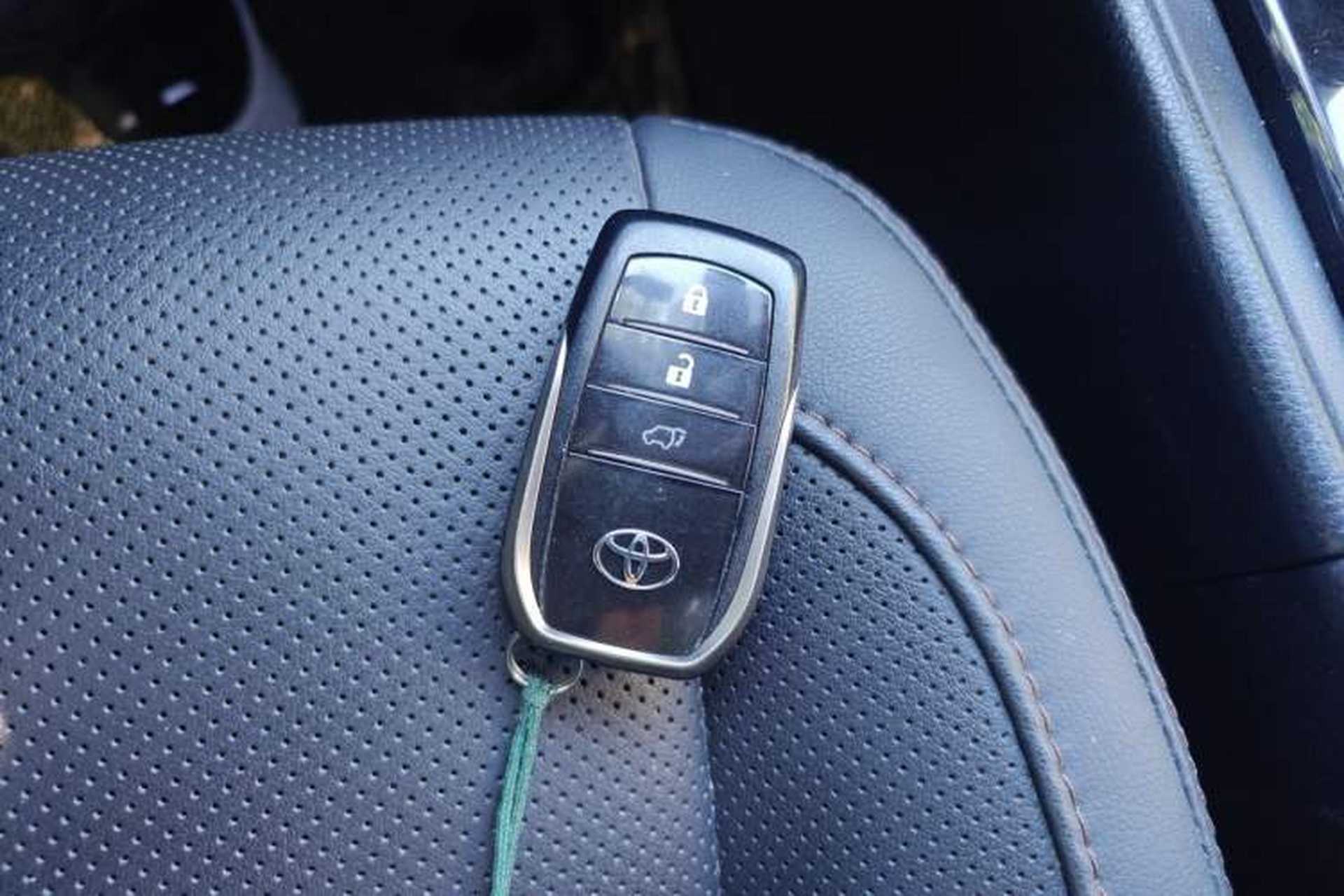Used Toyota Highlander 2018 2.0T Four-Wheel Drive Ultimate Edition 7-Seater Emission Standard China V Vehicle Key