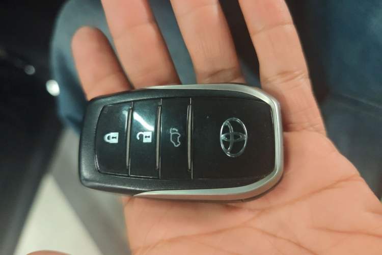 Used Toyota Highlander 2018 2.0T Four-Wheel Drive Supreme Edition 7-Seater China VI Vehicle Key