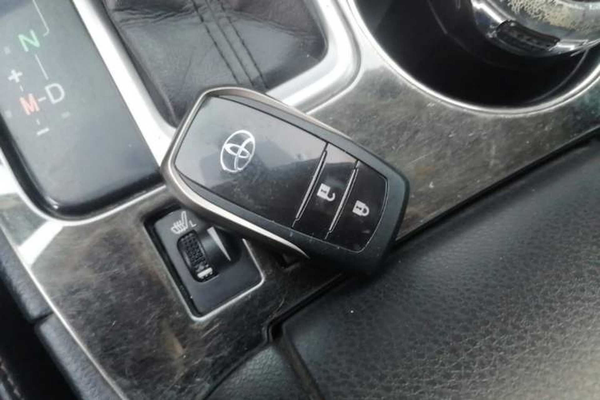 Used Toyota Highlander 2018 2.0T Four-Wheel Drive Luxury Version 7 Seats China VI Standard Vehicle Key
