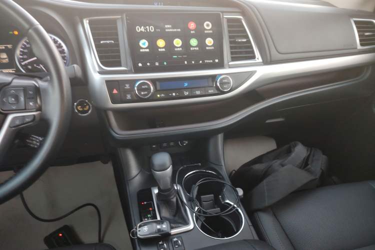 Used Toyota Highlander 2018 2.0T Two-Wheel Drive Luxury Edition 7 Seats China VI Standard Audio And AC Panel