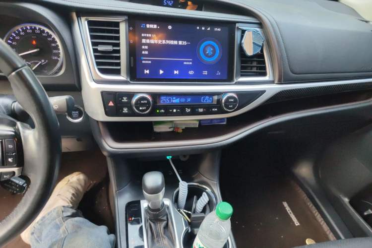 Used Toyota Highlander 2018 2.0T Four-Wheel Drive Prestige Version 7 Seats China VI Standard Audio And AC Panel