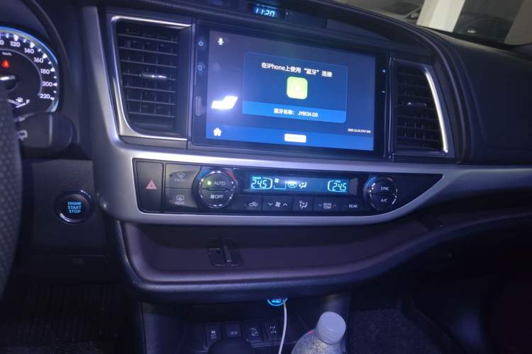 Used Toyota Highlander 2018 2.0T Four-Wheel Drive Luxury Edition 7 Seats China V Emission Standard Audio And AC Panel