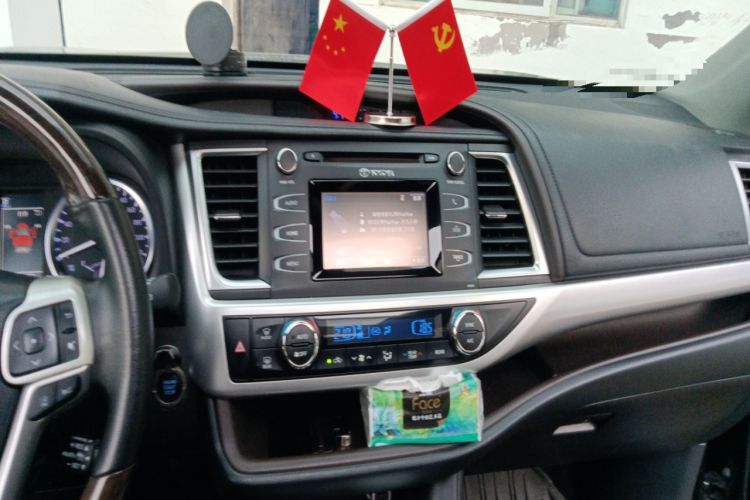 Used Toyota Highlander 2018 2.0T Four-Wheel Drive Luxury Version 7 Seats China VI Standard Audio And AC Panel