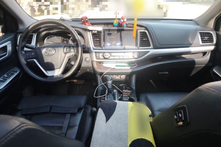 Used Toyota Highlander 2018 2.0T Four-Wheel Drive Prestige Version 7 Seats China V Emission Standard Center Console