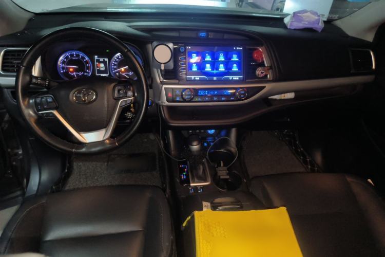 Used Toyota Highlander 2018 2.0T Four-Wheel Drive Luxury Version 7 Seats China VI Standard Center Console