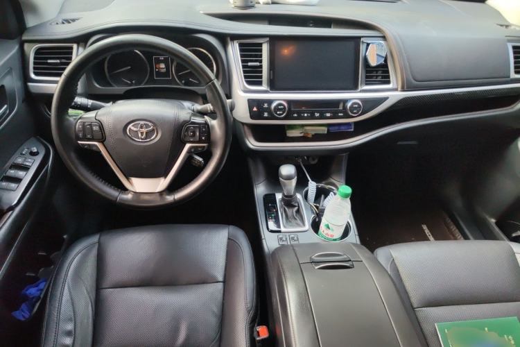 Used Toyota Highlander 2018 2.0T Four-Wheel Drive Prestige Version 7 Seats China VI Standard Center Console