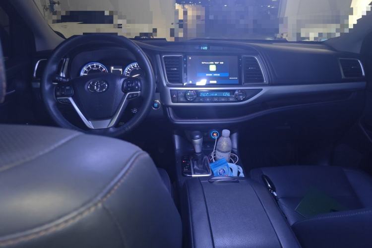Used Toyota Highlander 2018 2.0T Four-Wheel Drive Luxury Edition 7 Seats China V Emission Standard Center Console