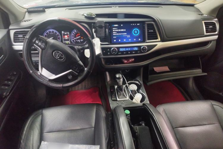 Used Toyota Highlander 2018 2.0T Four-Wheel Drive Prestige Version 7 Seats China V Emission Standard Center Console