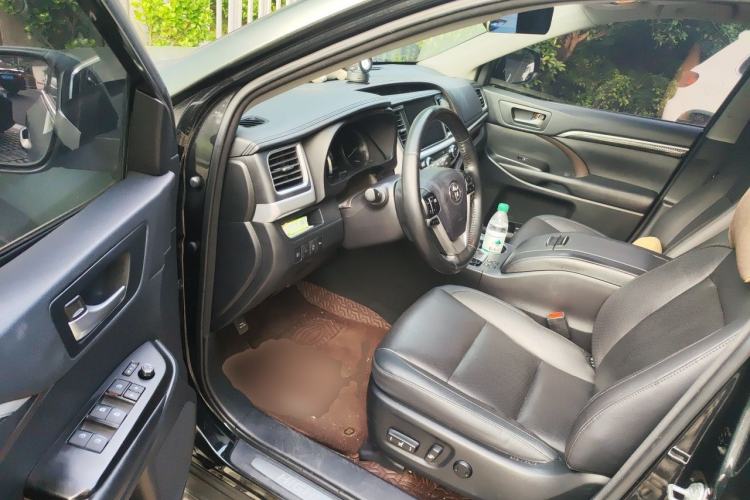 Used Toyota Highlander 2018 2.0T Four-Wheel Drive Prestige Version 7 Seats China VI Standard Driver Seat