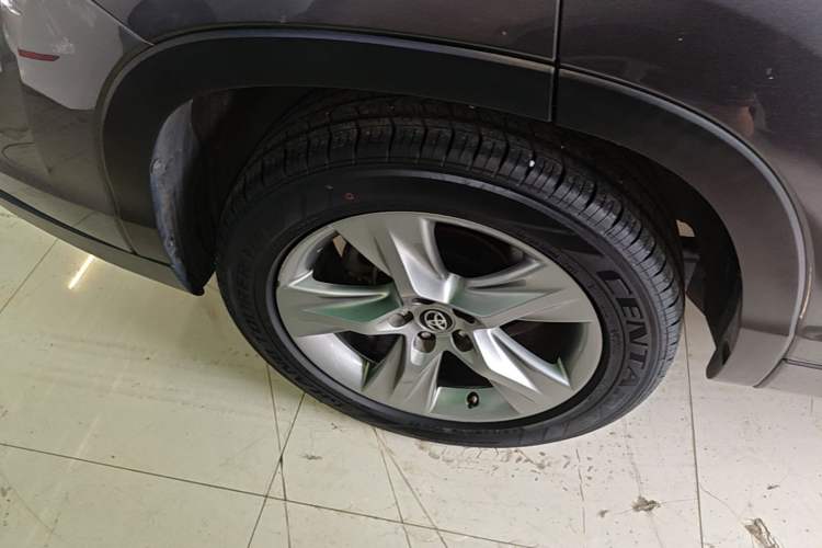 Used Toyota Highlander 2018 2.0T Two-Wheel-Drive Luxury Edition 7 Seats Emission Standard China V Exterior 3