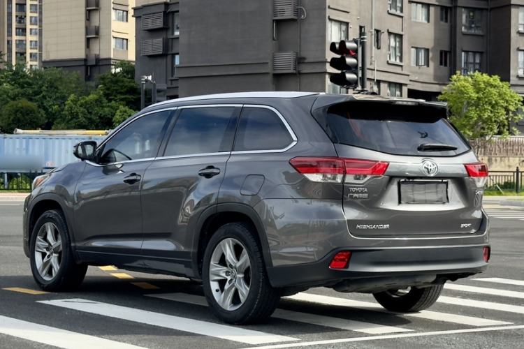 Used Toyota Highlander 2018 2.0T Two-Wheel-Drive Luxury Edition 7 Seats Emission Standard China V Exterior 7