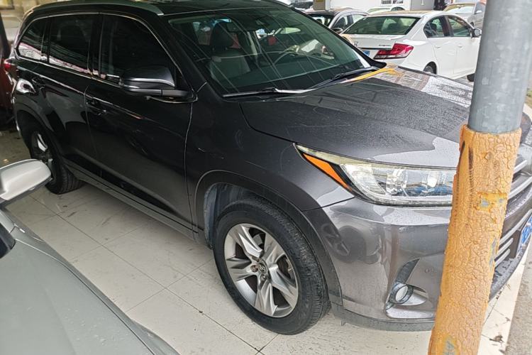 Used Toyota Highlander 2018 2.0T Two-Wheel-Drive Luxury Edition 7 Seats Emission Standard China V Front Right 45 Deg