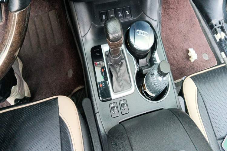 Used Toyota Highlander 2018 2.0T Four-Wheel Drive Luxury Version 7 Seats China VI Standard Gear Lever