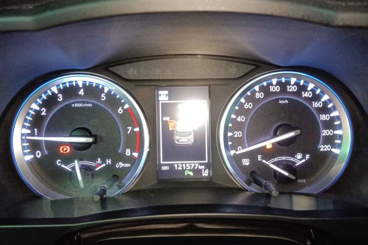 Used Toyota Highlander 2018 2.0T Four-Wheel Drive Luxury Edition 7 Seats China V Emission Standard Instrument Cluster