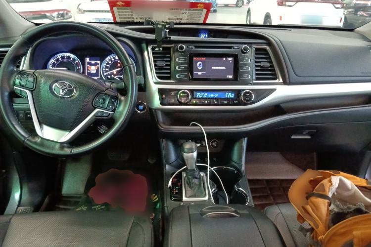 Used Toyota Highlander 2018 2.0T Four-Wheel Drive Luxury Edition 7 Seats China V Emission Standard Interior 2