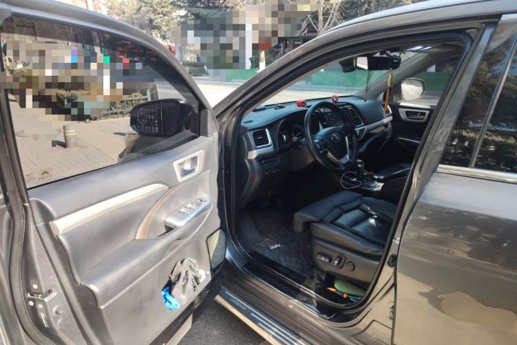 Used Toyota Highlander 2018 2.0T Four-Wheel Drive Prestige Version 7 Seats China V Emission Standard Interior 3