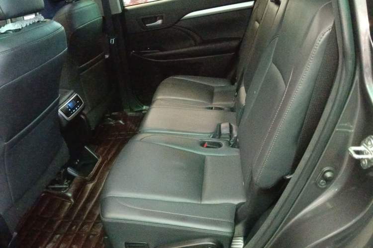 Used Toyota Highlander 2018 2.0T Four-Wheel Drive Luxury Edition 7 Seats China V Emission Standard Interior 4