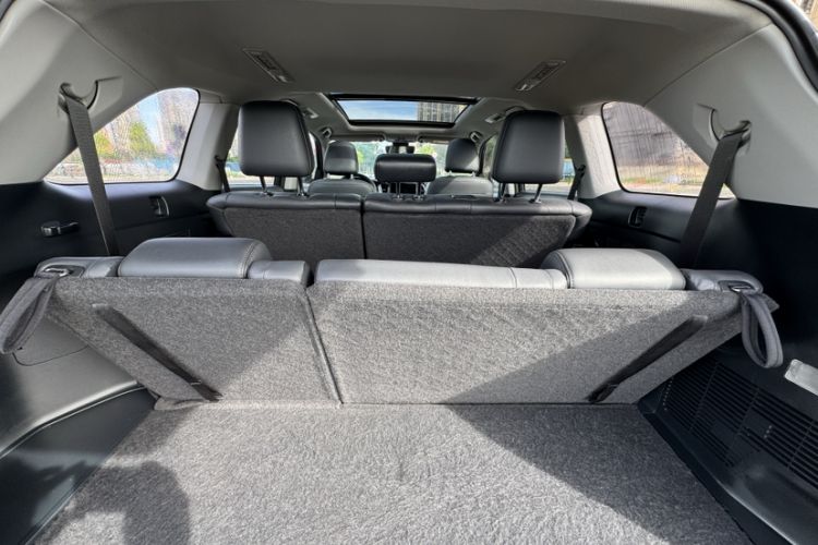 Used Toyota Highlander 2018 2.0T Two-Wheel-Drive Luxury Edition 7 Seats Emission Standard China V Interior 6
