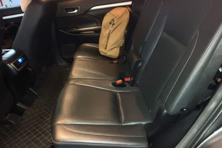 Used Toyota Highlander 2018 2.0T Four-Wheel Drive Luxury Edition 7 Seats China V Emission Standard Left Rear Seat